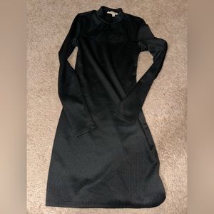 BLACK DRESS WITH CUTOUT ON TOP